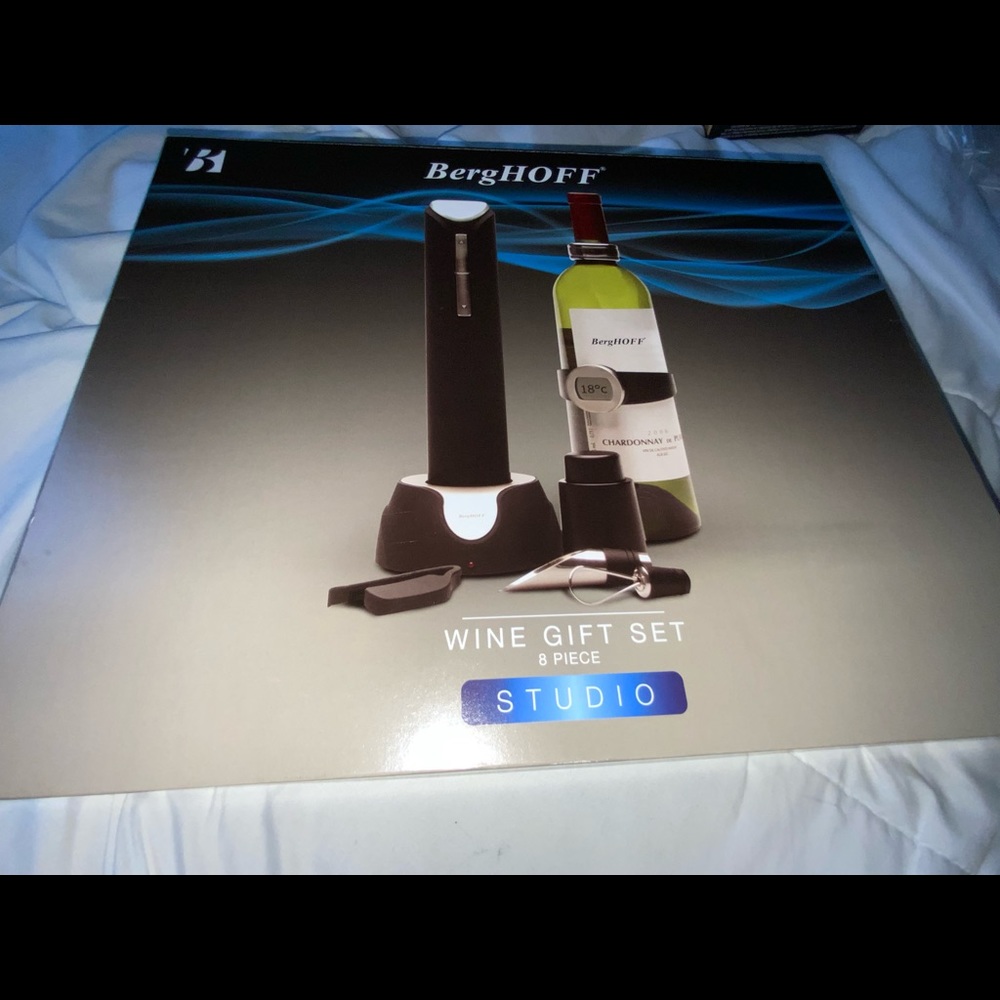 Berghoff 8 piece wine gift set.